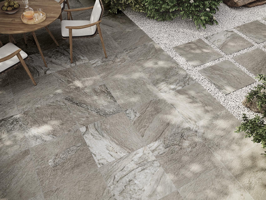 Piazza Gris – 60 × 90 cm – Raumansicht