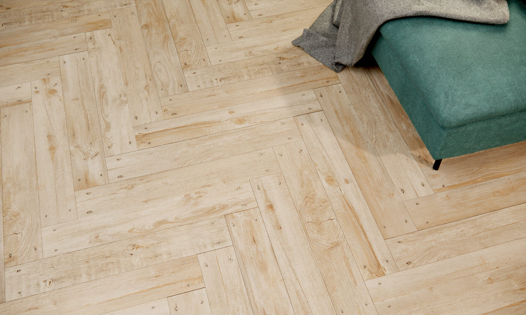 Balau Beige – 15 × 90 cm – Raumansicht